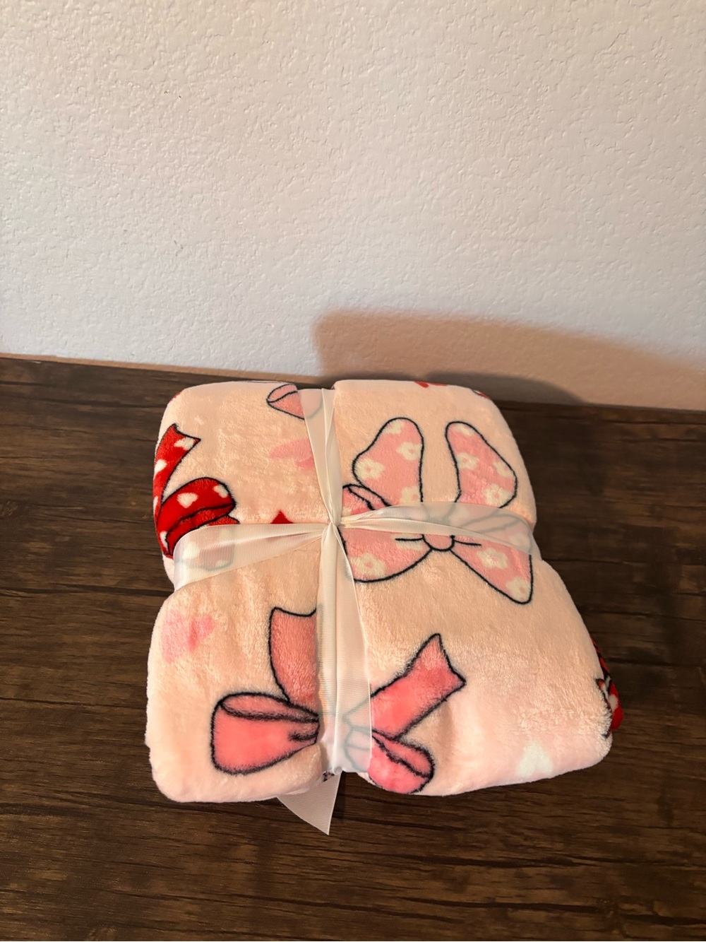 New pink bow throw blanket - Picture 3 of 3